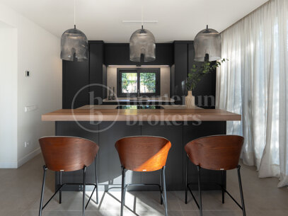 Villa Daria - with Panoramic Sea and Golf Views in Nueva Andalucía, Marbella