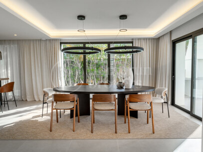 Villa Daria - with Panoramic Sea and Golf Views in Nueva Andalucía, Marbella