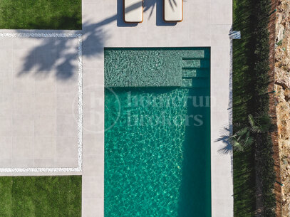 Villa Daria - with Panoramic Sea and Golf Views in Nueva Andalucía, Marbella
