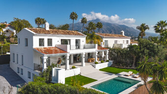 Villa Aria - with Panoramic Sea and Golf Views in Nueva Andalucía, Marbella