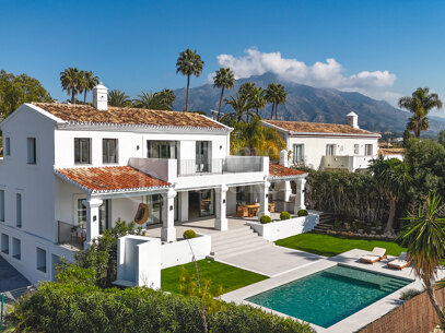 Villa Daria - with Panoramic Sea and Golf Views in Nueva Andalucía, Marbella