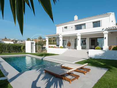 Villa Daria – Med Panoramautsikt över Hav och Golf i Nueva Andalucía, Marbella