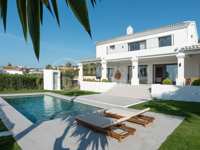 Villa Daria - with Panoramic Sea and Golf Views in Nueva Andalucía, Marbella
