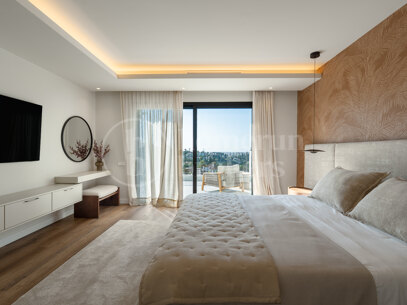 Villa Daria - with Panoramic Sea and Golf Views in Nueva Andalucía, Marbella