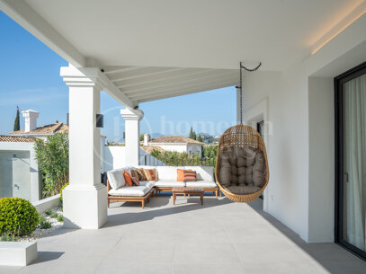 Villa Daria - with Panoramic Sea and Golf Views in Nueva Andalucía, Marbella
