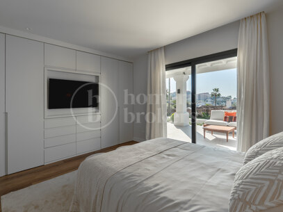 Villa Daria - with Panoramic Sea and Golf Views in Nueva Andalucía, Marbella