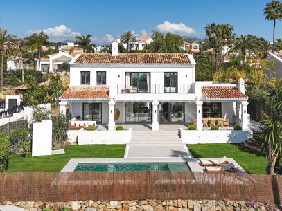 Villa Daria - with Panoramic Sea and Golf Views in Nueva Andalucía, Marbella