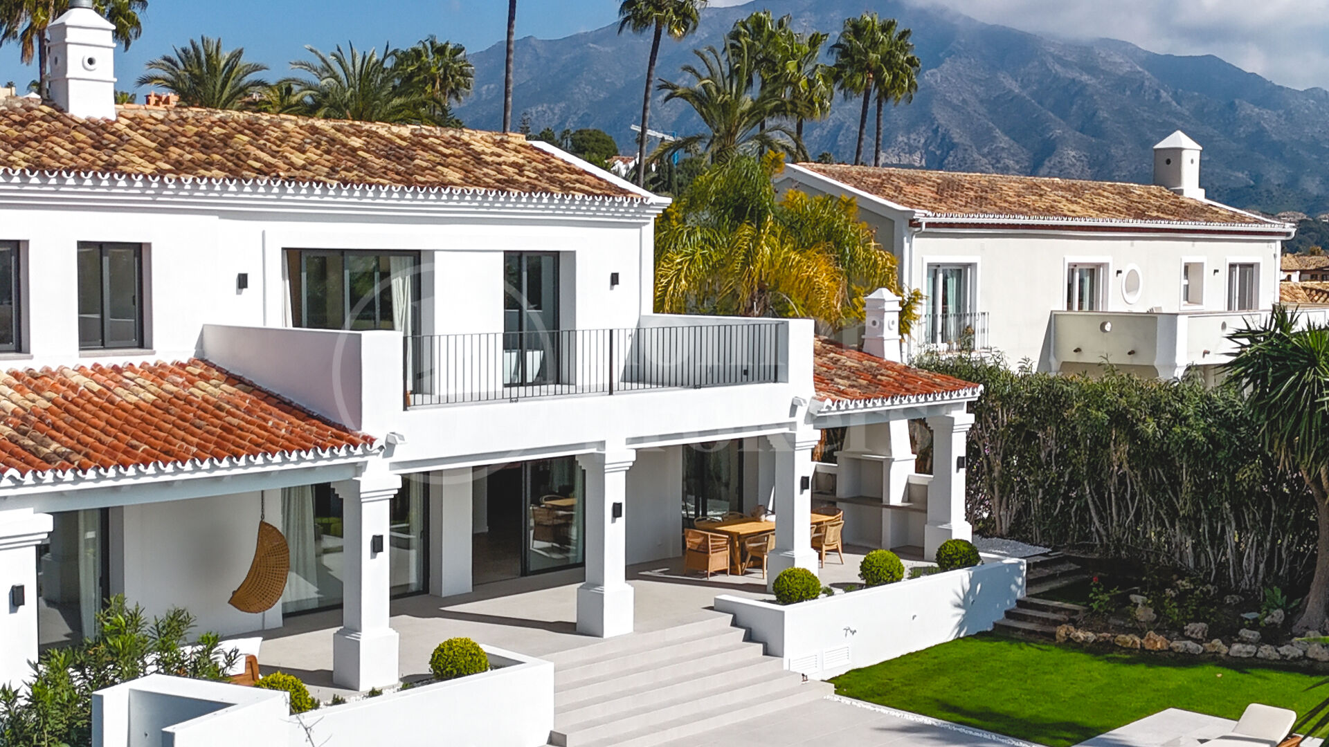 Villa Daria – Med Panoramautsikt över Hav och Golf i Nueva Andalucía, Marbella