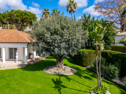 Casa Olivo – Stilren Villa med Självständig Studio i Marbella Öst