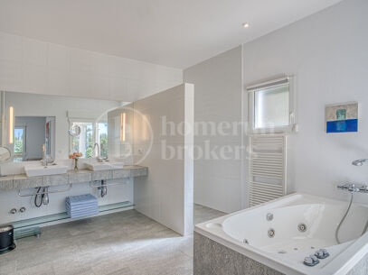 Casa Olivo – Stilren Villa med Självständig Studio i Marbella Öst