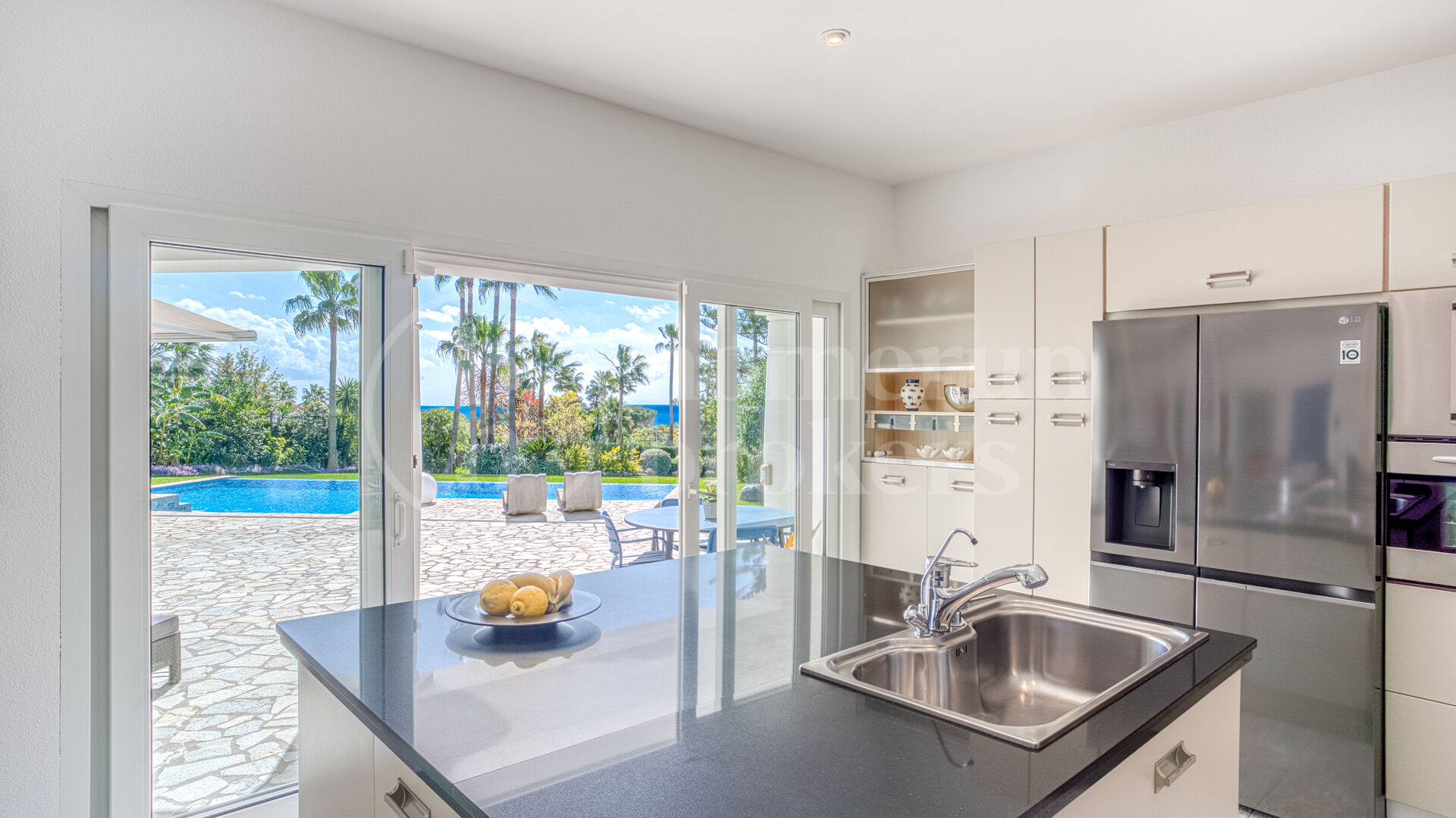 Casa Olivo – Stilren Villa med Självständig Studio i Marbella Öst