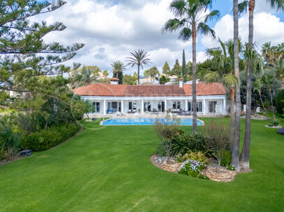 Casa Olivo – Stilren Villa med Självständig Studio i Marbella Öst