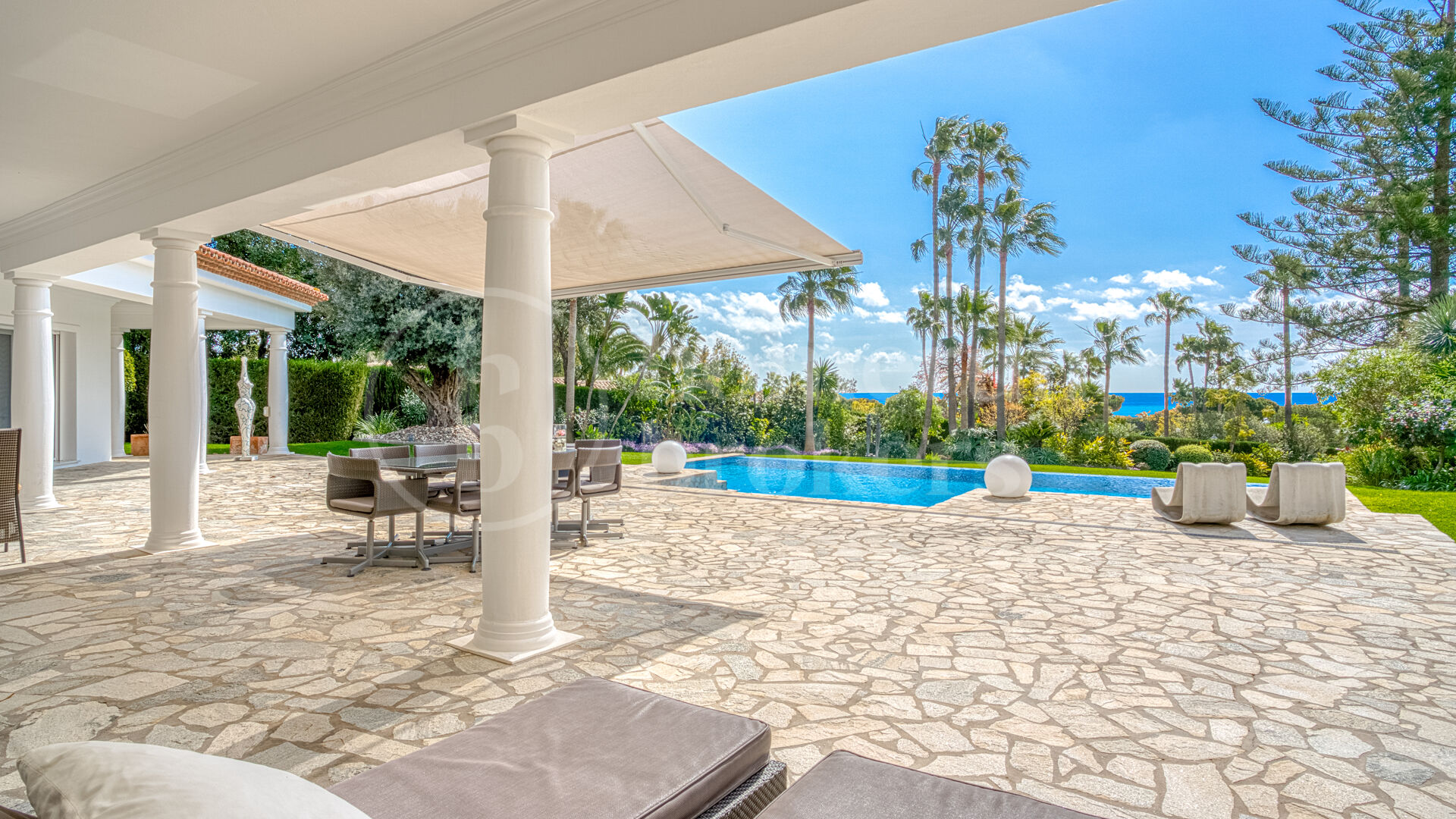 Casa Olivo – Stilren Villa med Självständig Studio i Marbella Öst
