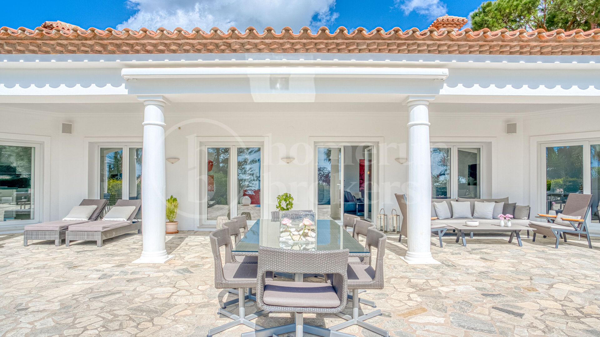 Casa Olivo – Stilren Villa med Självständig Studio i Marbella Öst