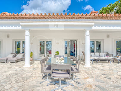 Casa Olivo – Stilren Villa med Självständig Studio i Marbella Öst