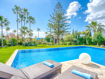 Casa Olivo – Stilren Villa med Självständig Studio i Marbella Öst