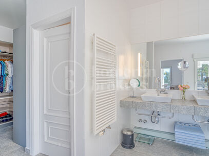 Casa Olivo – Stilren Villa med Självständig Studio i Marbella Öst