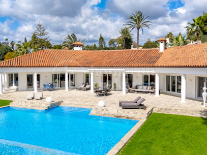 Casa Olivo – Stilren Villa med Självständig Studio i Marbella Öst