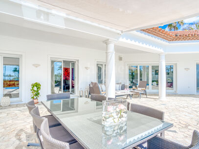 Casa Olivo – Stilren Villa med Självständig Studio i Marbella Öst