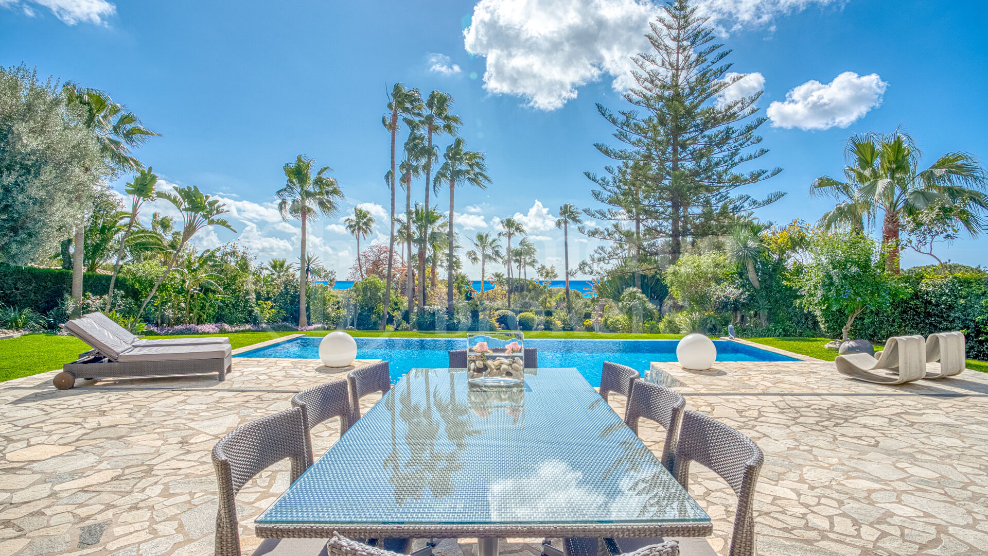 Casa Olivo – Stilren Villa med Självständig Studio i Marbella Öst