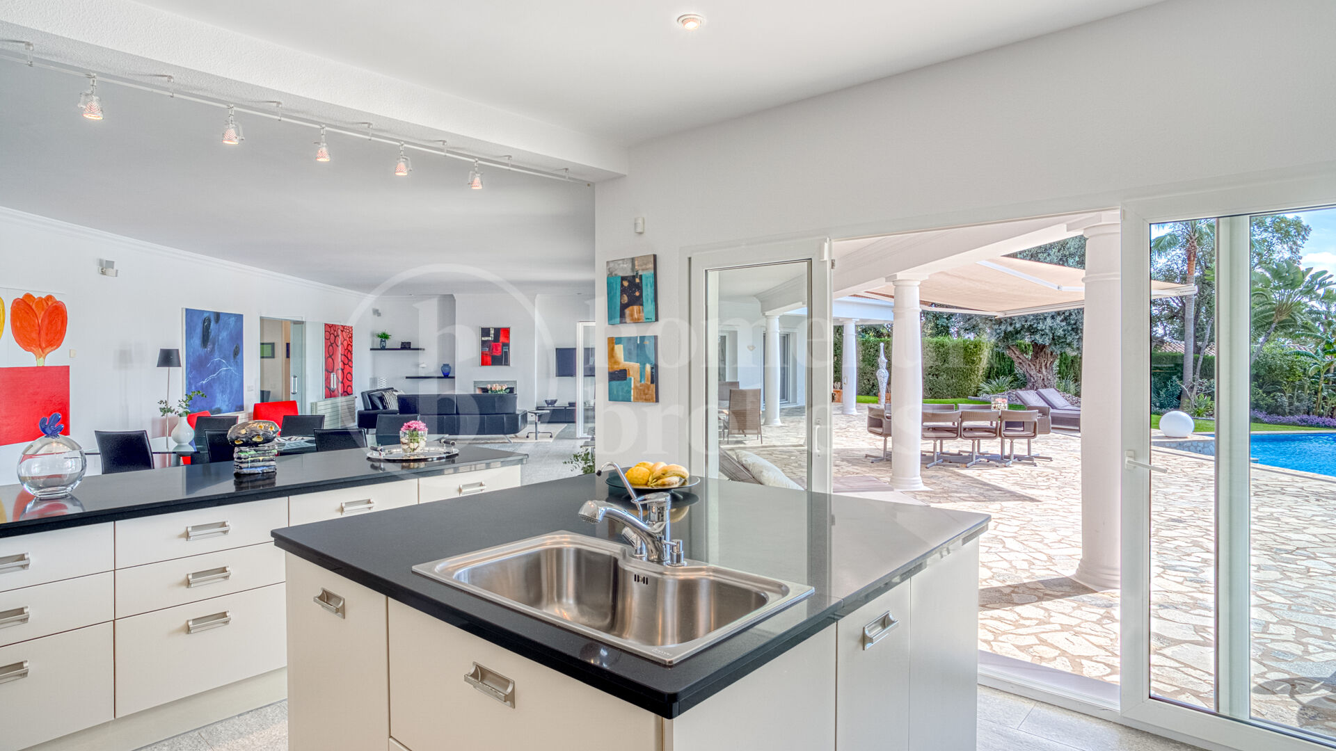 Casa Olivo – Stilren Villa med Självständig Studio i Marbella Öst