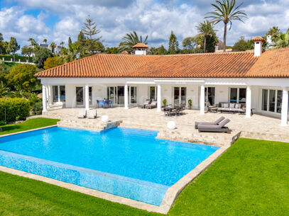 Casa Olivo – Stilren Villa med Självständig Studio i Marbella Öst