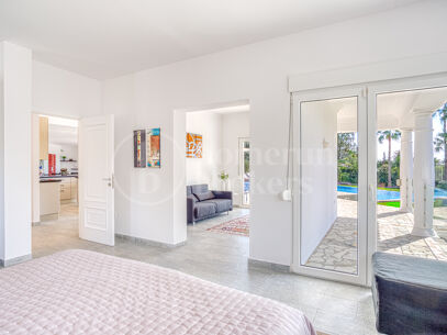 Casa Olivo – Stilren Villa med Självständig Studio i Marbella Öst