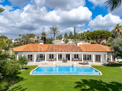 Casa Olivo – Stilren Villa med Självständig Studio i Marbella Öst
