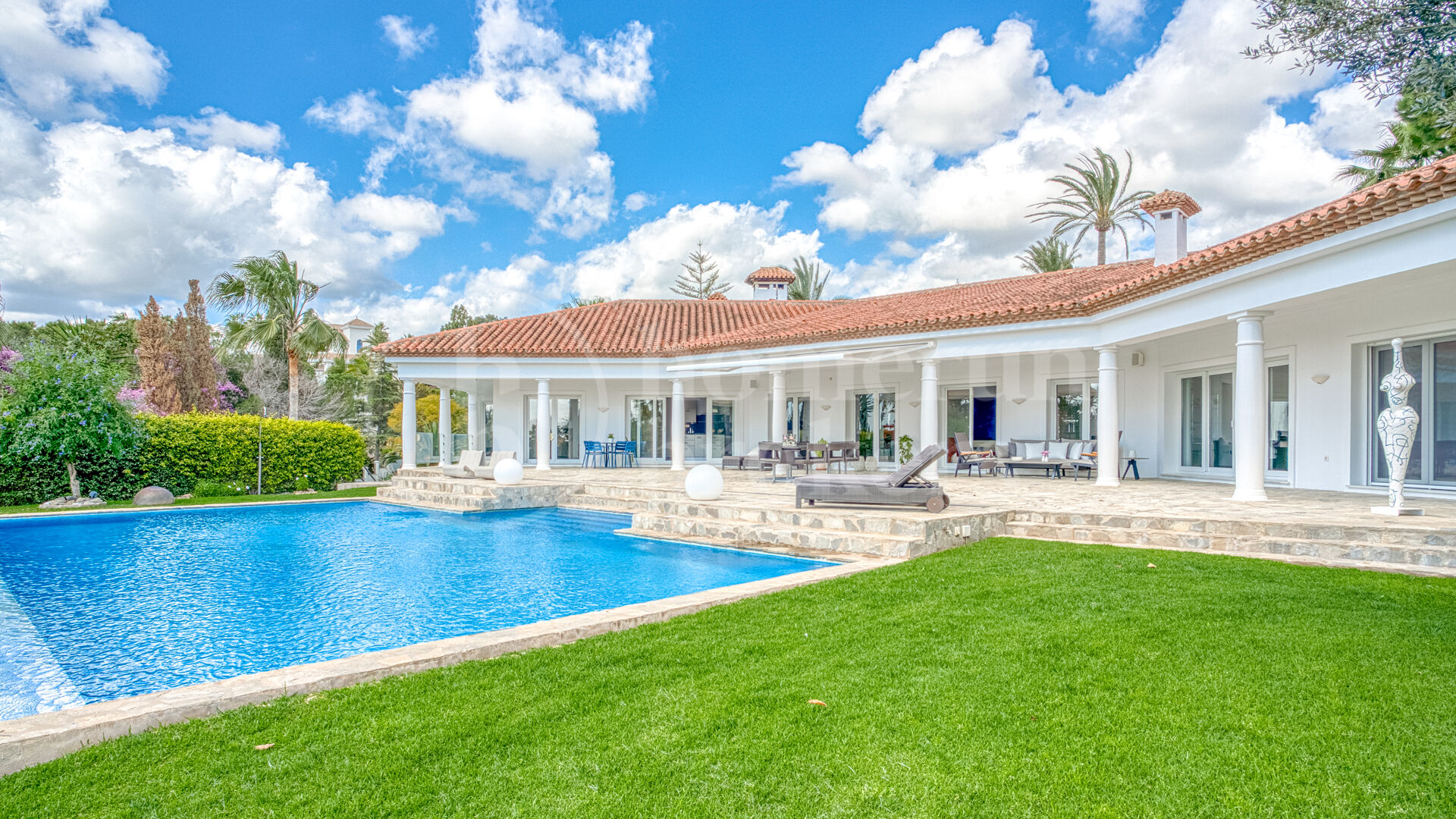 Casa Olivo – Stilren Villa med Självständig Studio i Marbella Öst