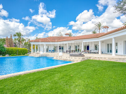 Casa Olivo – Stilren Villa med Självständig Studio i Marbella Öst