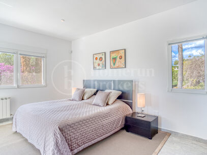 Casa Olivo – Stilren Villa med Självständig Studio i Marbella Öst