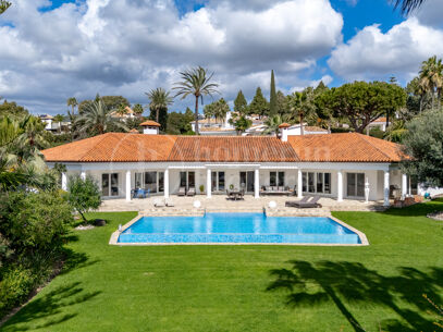 Casa Olivo – Stilren Villa med Självständig Studio i Marbella Öst