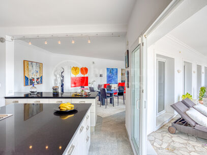 Casa Olivo – Stilren Villa med Självständig Studio i Marbella Öst