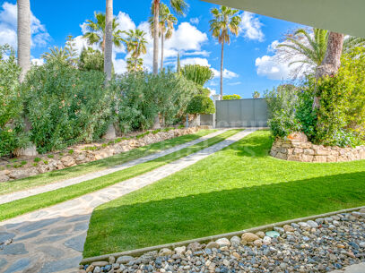 Casa Olivo – Stilren Villa med Självständig Studio i Marbella Öst