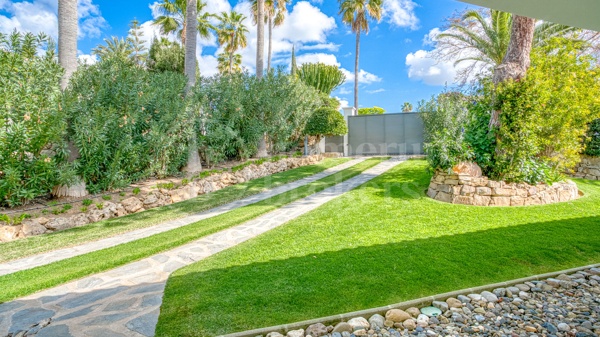 Casa Olivo – Stilren Villa med Självständig Studio i Marbella Öst
