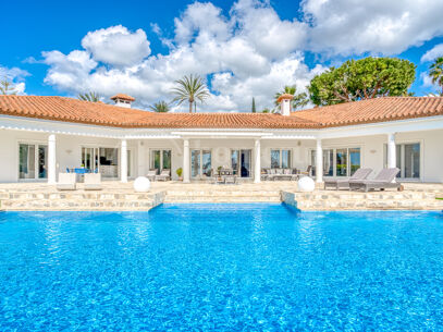 Casa Olivo – Stilren Villa med Självständig Studio i Marbella Öst