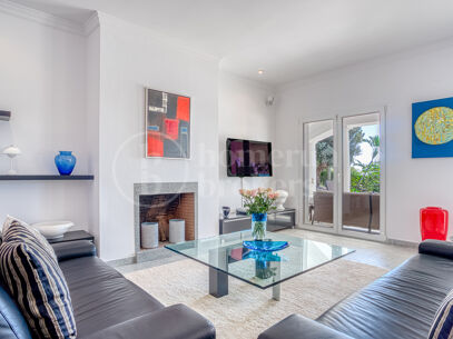 Casa Olivo – Stilren Villa med Självständig Studio i Marbella Öst