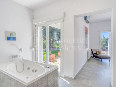 Casa Olivo – Stilren Villa med Självständig Studio i Marbella Öst