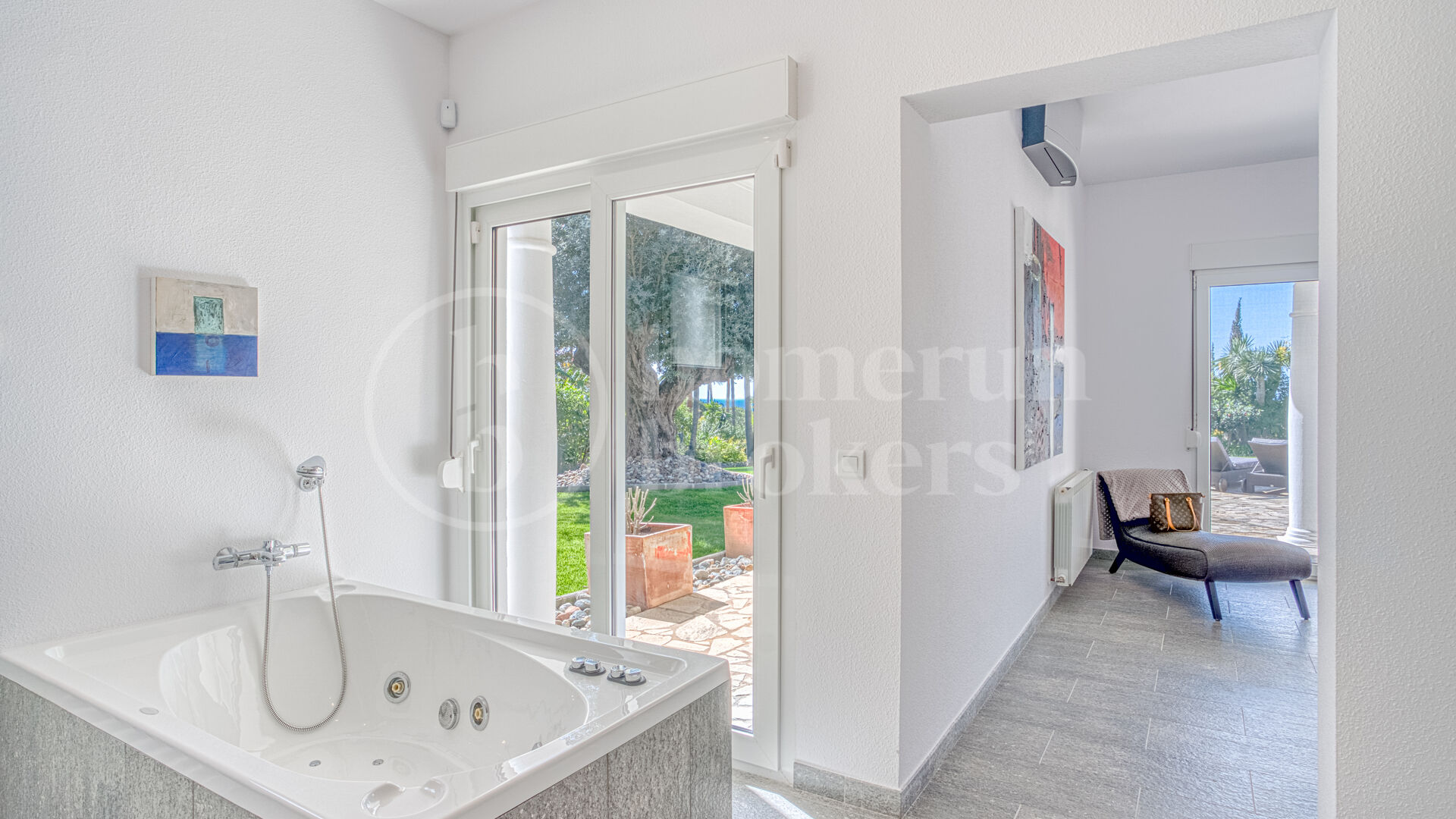 Casa Olivo – Stilren Villa med Självständig Studio i Marbella Öst