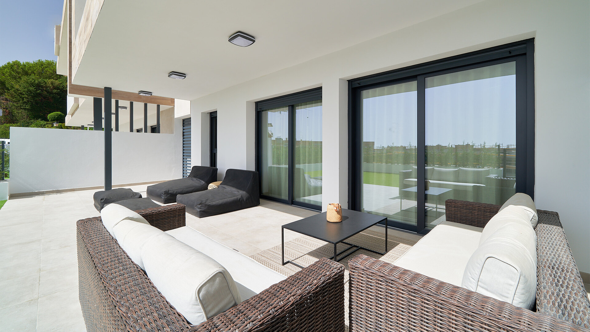 New development of luxury apartments in a prime location next to Puerto Banús