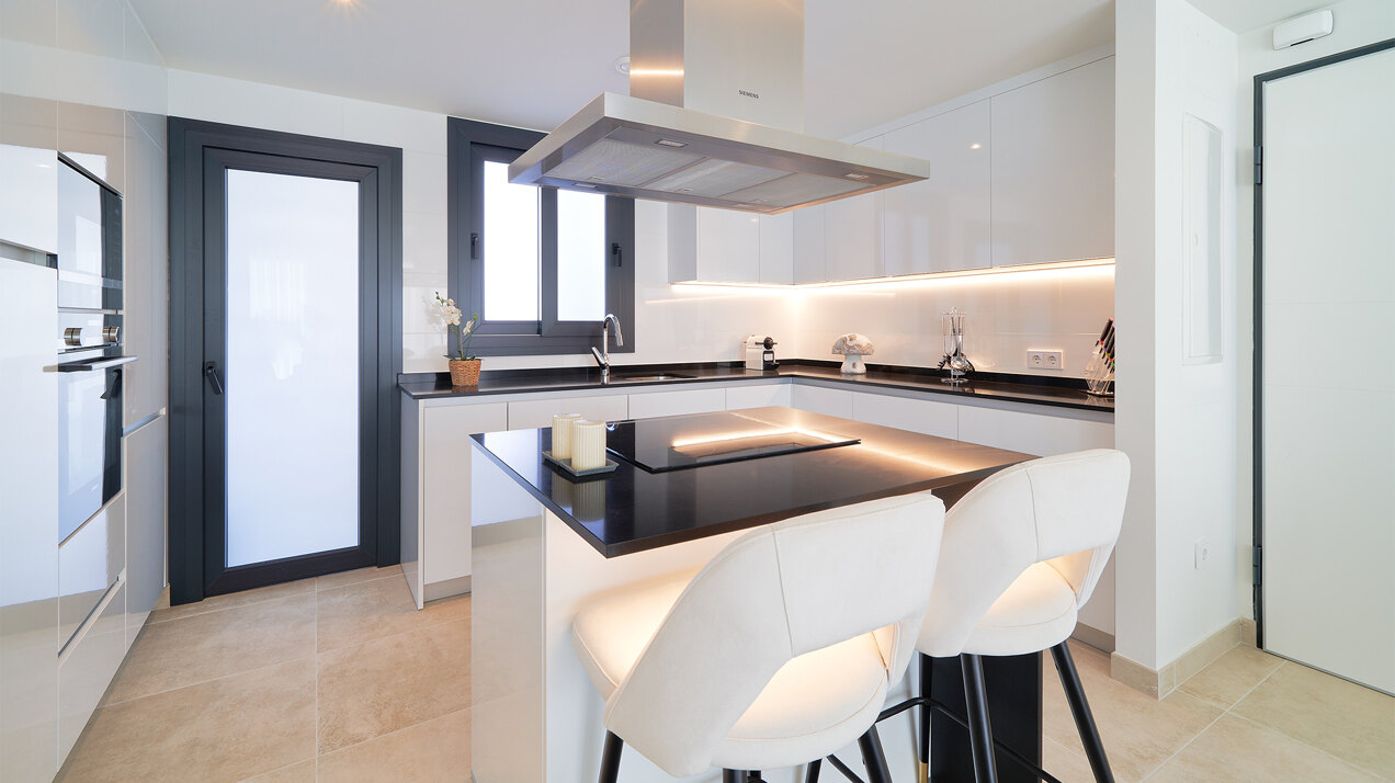 New development of luxury apartments in a prime location next to Puerto Banús
