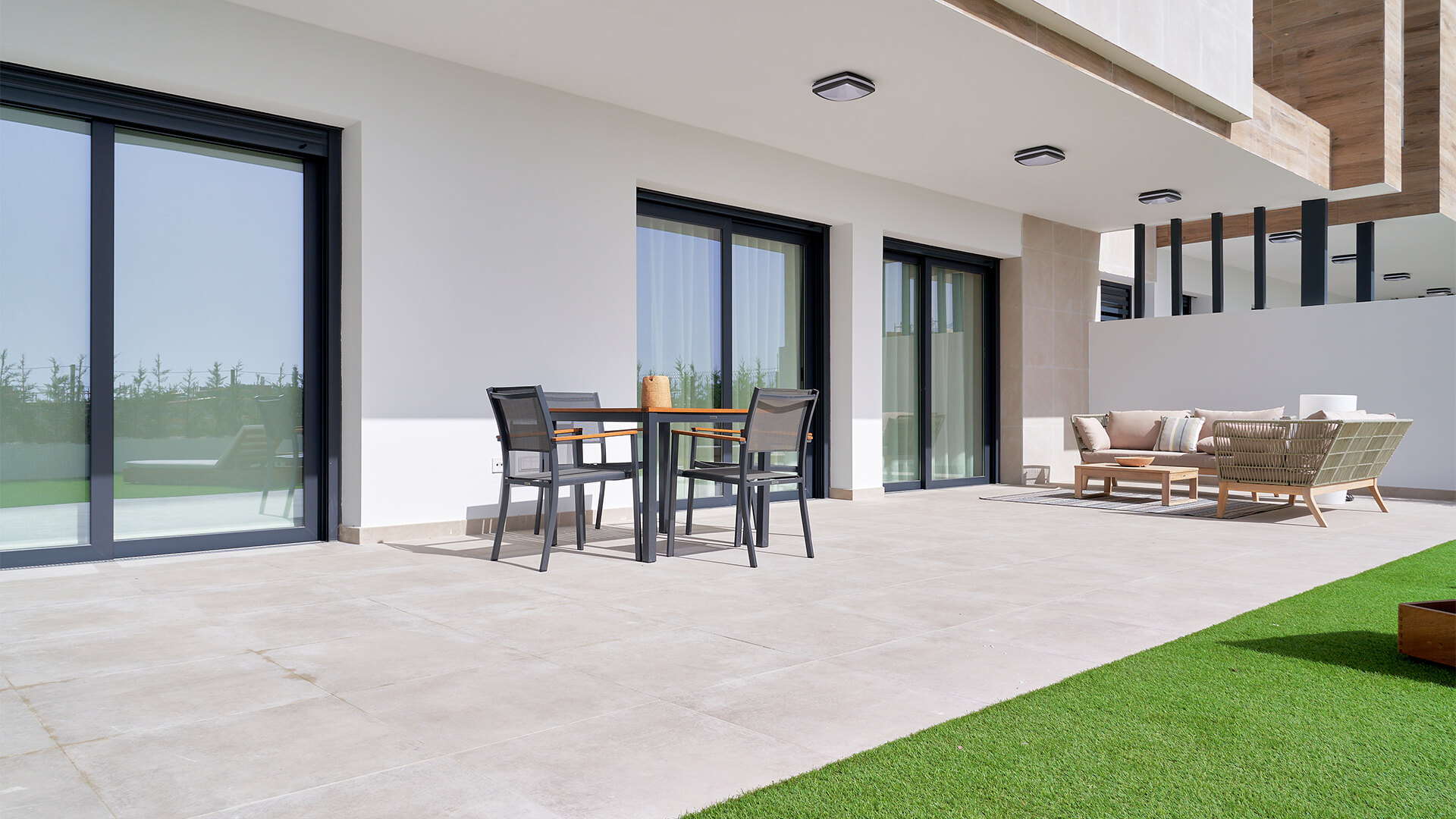 New development of luxury apartments in a prime location next to Puerto Banús