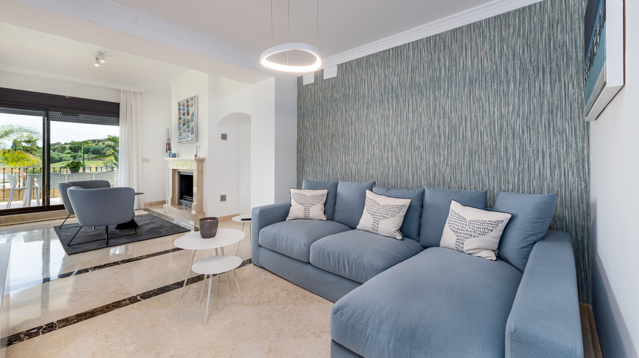 Estepona Villas For Sale next To Golf. Azata Golf Villas is a complex composed of 45 detached and semi-detached villas in a unique location, surrounded by lakes and greens in the middle of Azata Golf course.