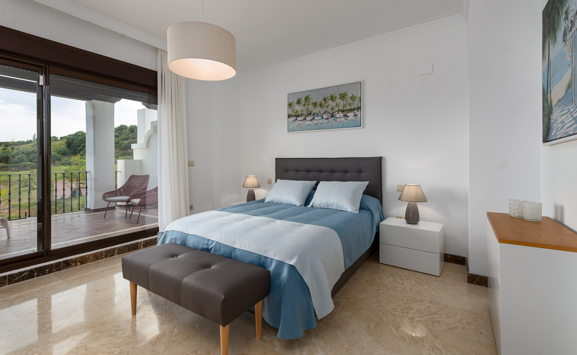 Estepona Villas For Sale next To Golf. Azata Golf Villas is a complex composed of 45 detached and semi-detached villas in a unique location, surrounded by lakes and greens in the middle of Azata Golf course.