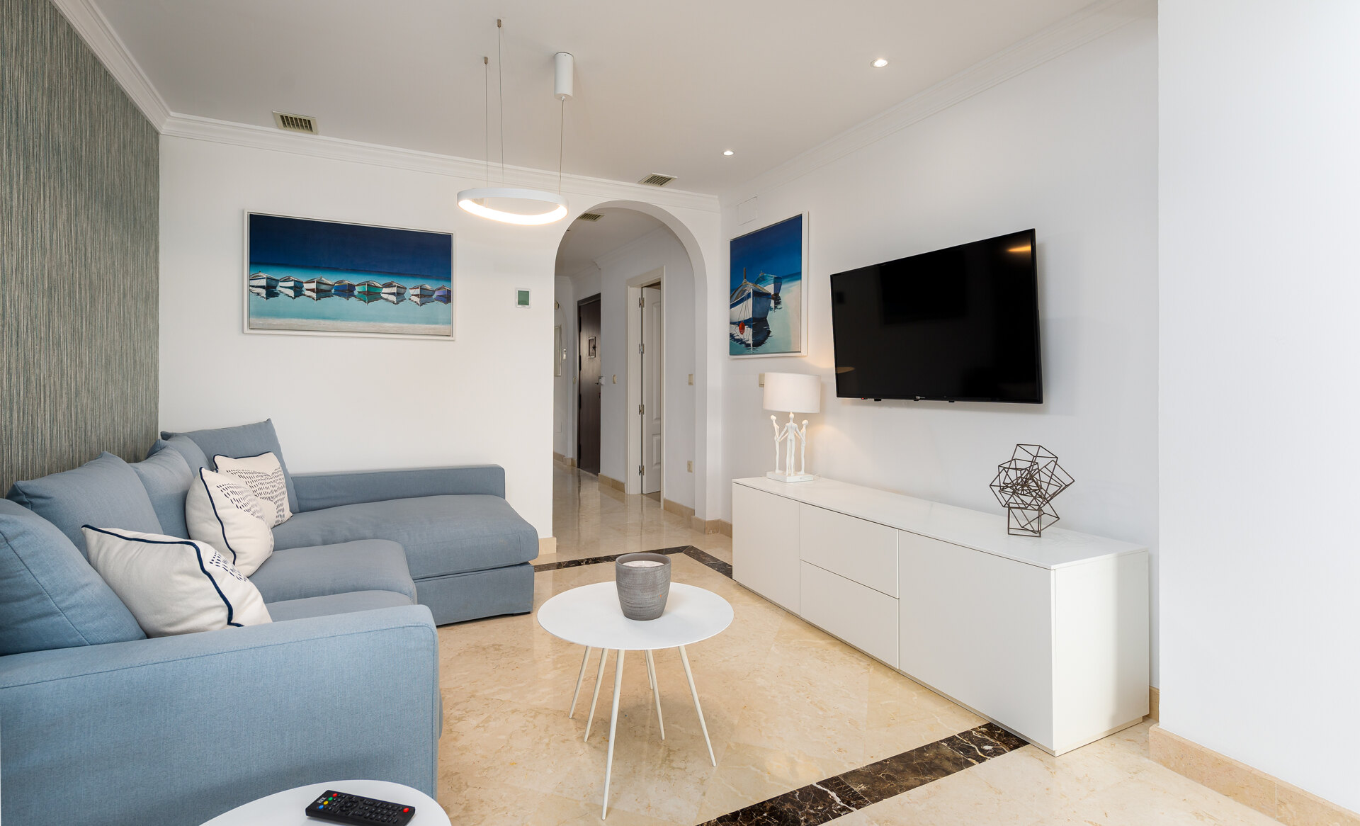 Estepona Villas For Sale next To Golf. Azata Golf Villas is a complex composed of 45 detached and semi-detached villas in a unique location, surrounded by lakes and greens in the middle of Azata Golf course.