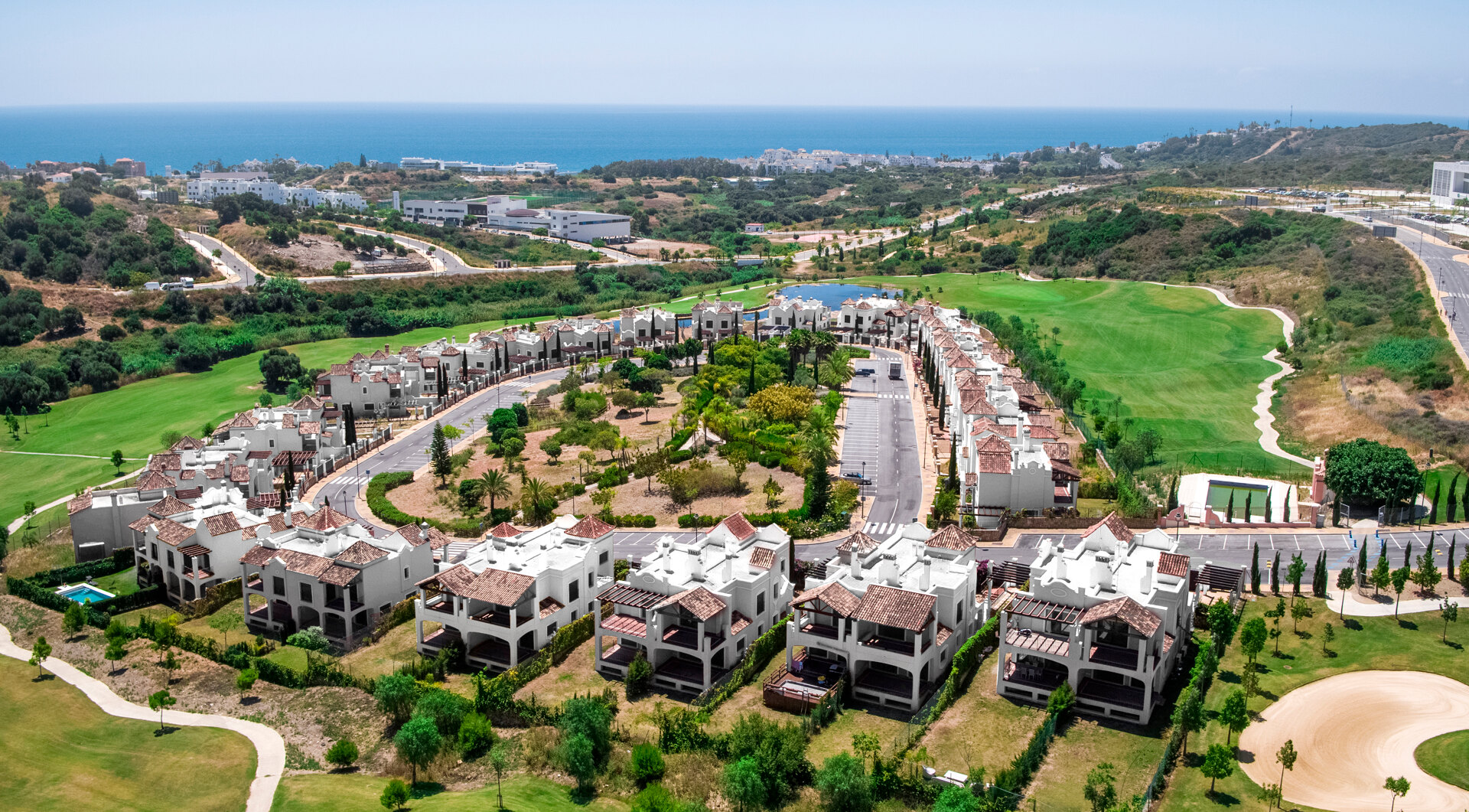 Estepona Villas For Sale next To Golf. Azata Golf Villas is a complex composed of 45 detached and semi-detached villas in a unique location, surrounded by lakes and greens in the middle of Azata Golf course.