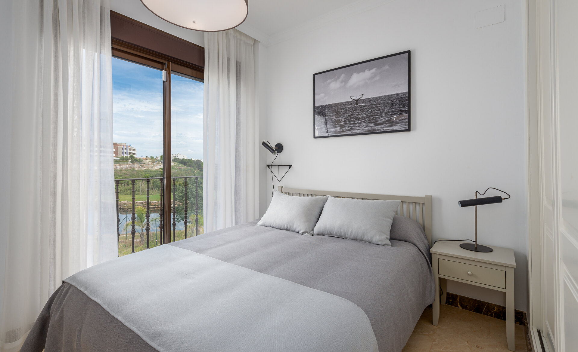 Estepona Villas For Sale next To Golf. Azata Golf Villas is a complex composed of 45 detached and semi-detached villas in a unique location, surrounded by lakes and greens in the middle of Azata Golf course.