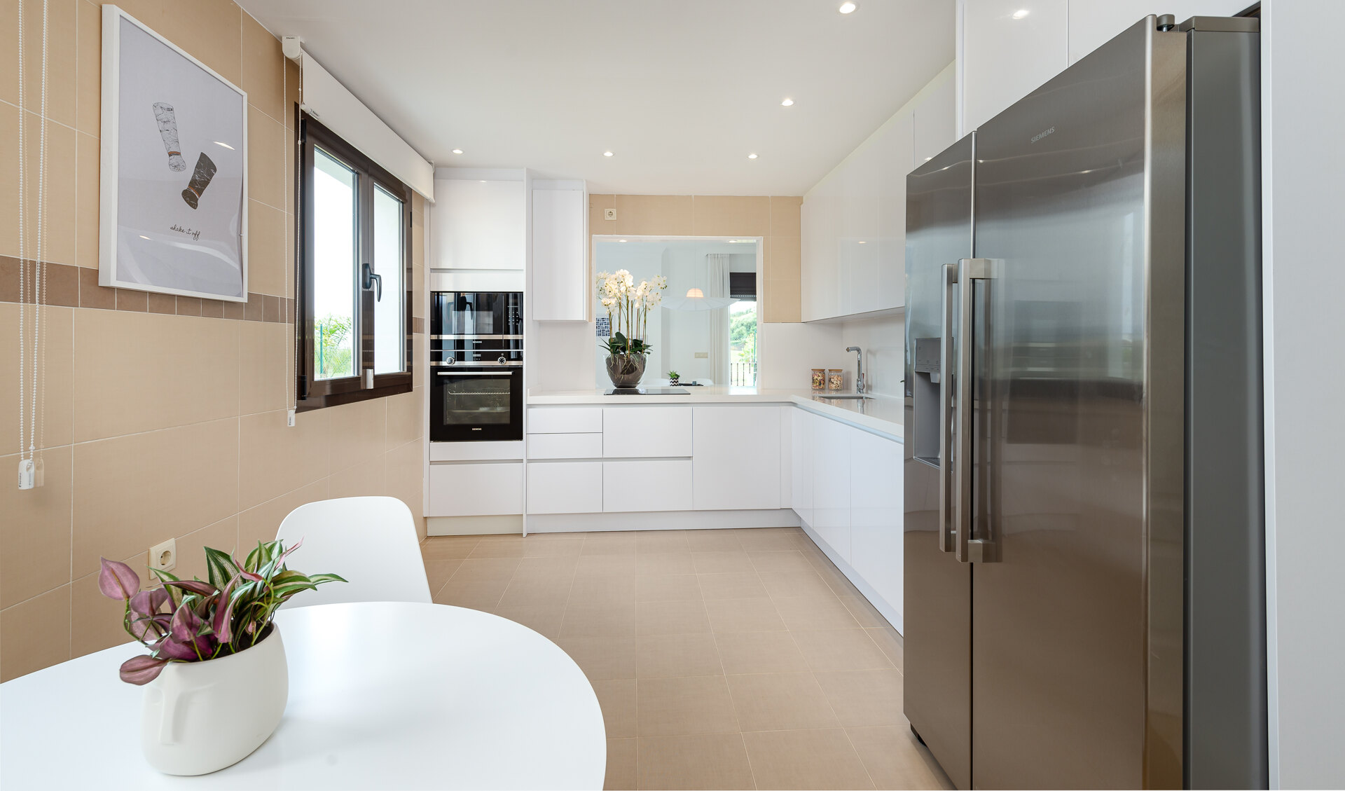 Estepona Villas For Sale next To Golf. Azata Golf Villas is a complex composed of 45 detached and semi-detached villas in a unique location, surrounded by lakes and greens in the middle of Azata Golf course.