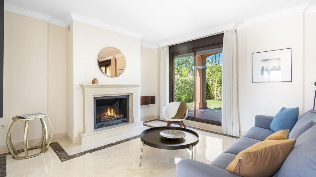 Estepona Villas For Sale next To Golf. Azata Golf Villas is a complex composed of 45 detached and semi-detached villas in a unique location, surrounded by lakes and greens in the middle of Azata Golf course.