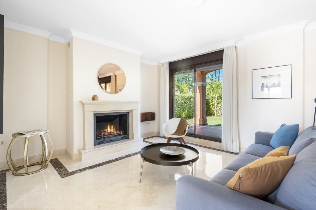 Estepona Villas For Sale next To Golf. Azata Golf Villas is a complex composed of 45 detached and semi-detached villas in a unique location, surrounded by lakes and greens in the middle of Azata Golf course.